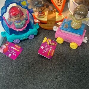 Little people Princess parade floats